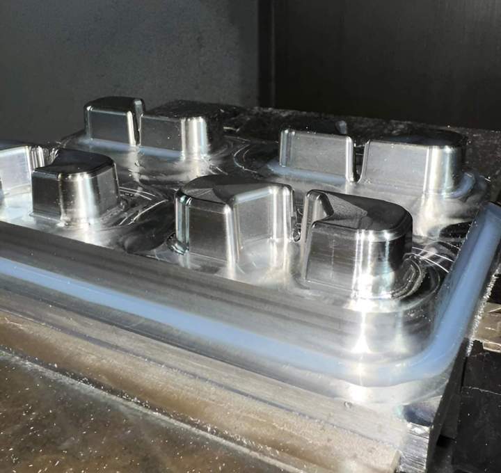 Maîtrise de l'injection plastique pour des pièces de précision.